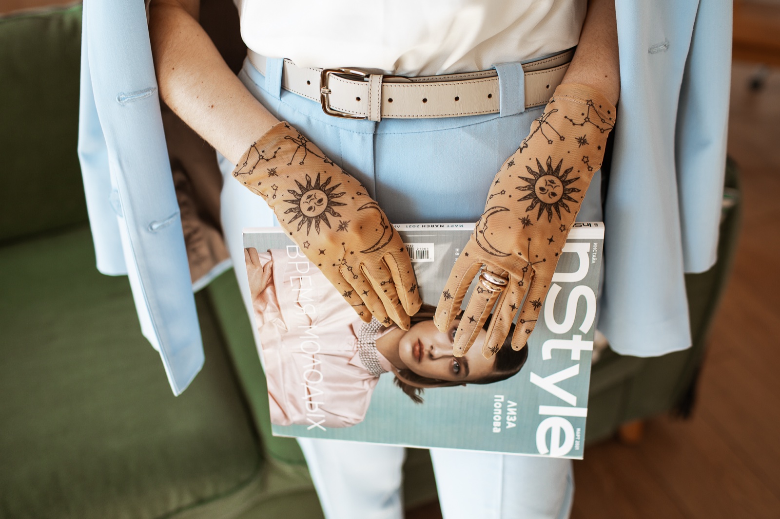 Небесные перчатки и журнал InStyle